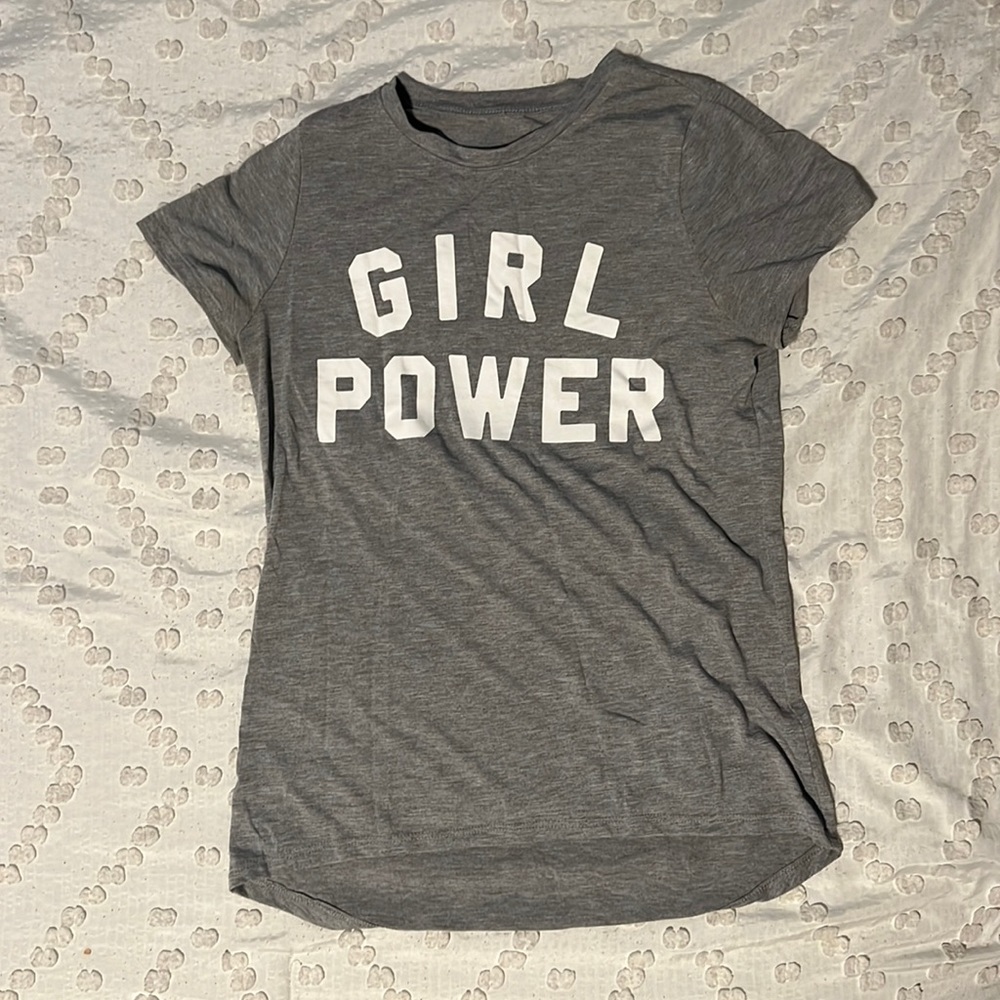 zoe + live | girl power tee